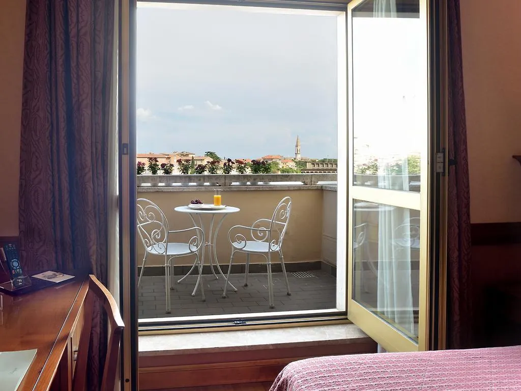 Sangallo Palace Perugia 4*,  Italien