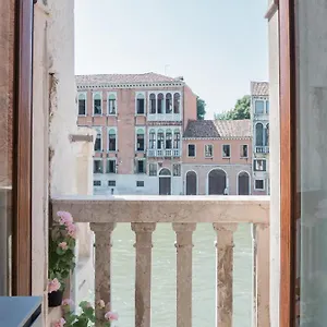 Palace Canal View By Wonderful Italy Venise